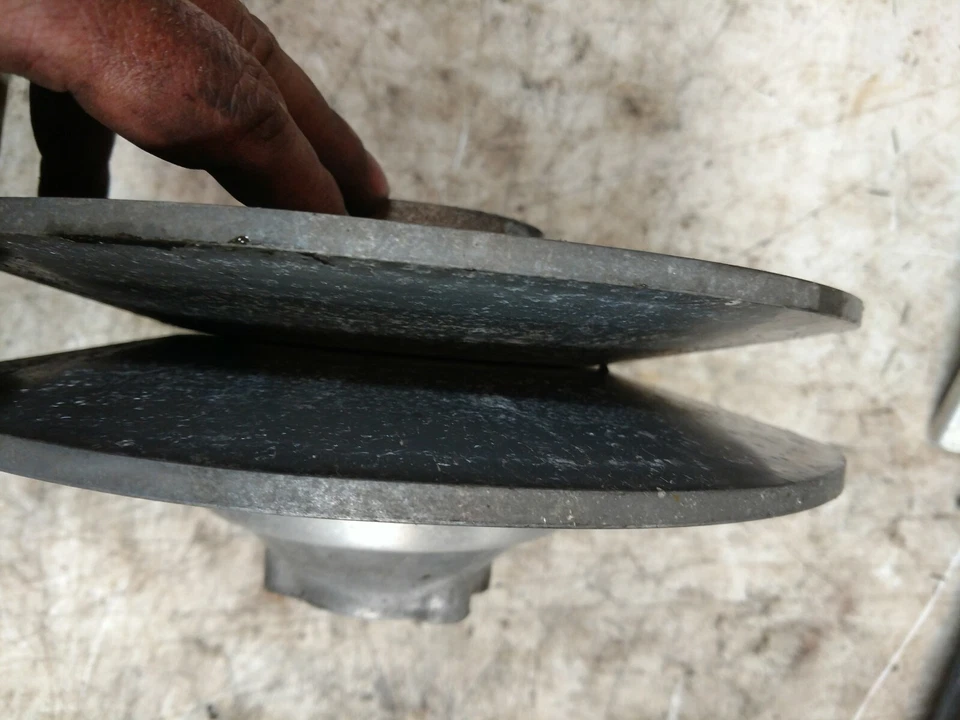 Ski Doo 2003 MXZ 700 SECONDARY CLUTCH 04 05 06 07 08 09 10 RW1596 - Image 2 of 3