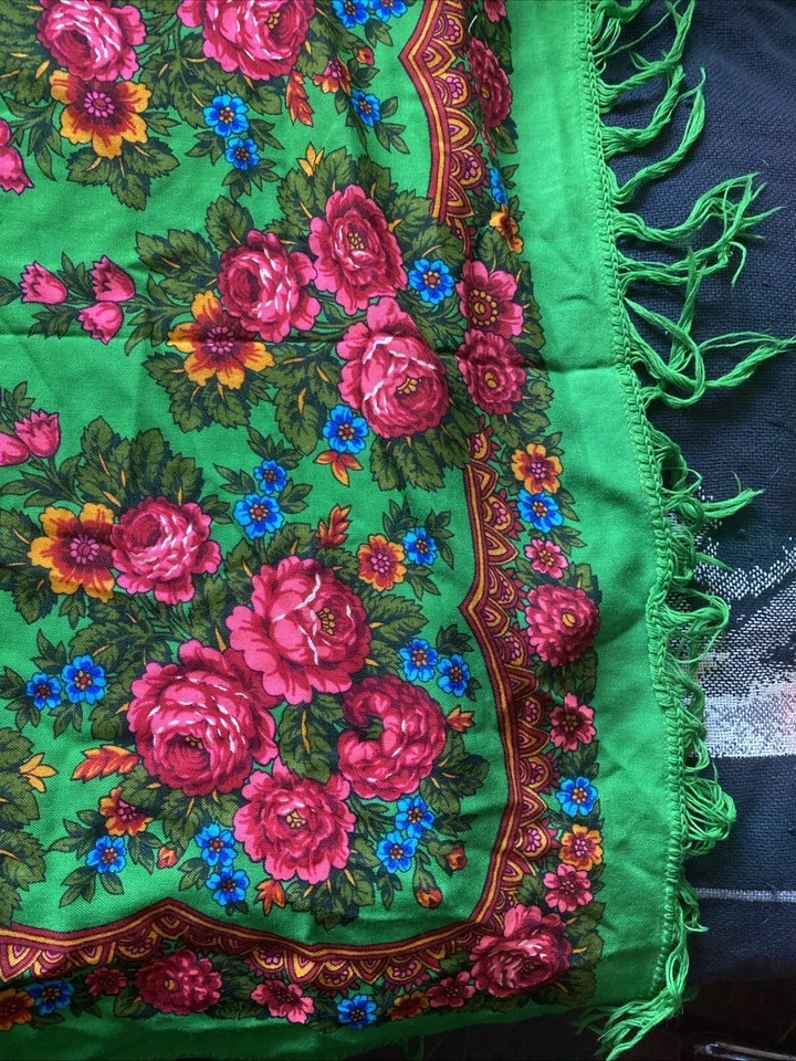New VTG Pavlovo Posad Green Shawl Pink Red Blue Flowers 36” X 36” Made In USSR - Image 4 of 4