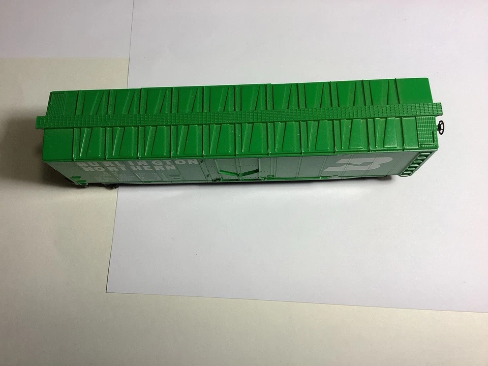 Tyco HO Scale Burlington Northern 50’ 100024 Box Car - Horn Hooks - Excel. Con. - Image 4 of 4