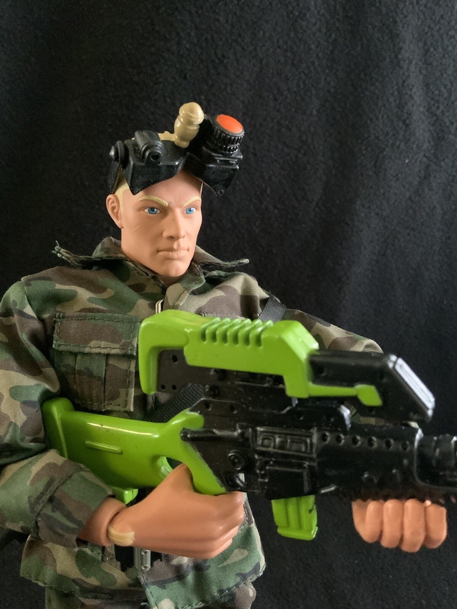 Hasbro GIジョー アーミー ゴールデン ナイト リミテッド エディション GI Joe Limited Edition Army Golden Knight FAO Schwarz Hasbro