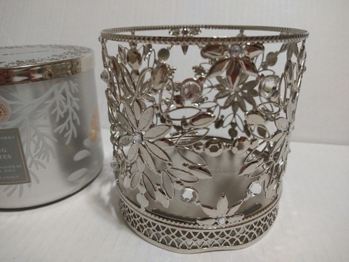 Bath And Body Works 3 Wick Candle Falling Flurries + Jeweled Snowflake Holder - Picture 3 of 13