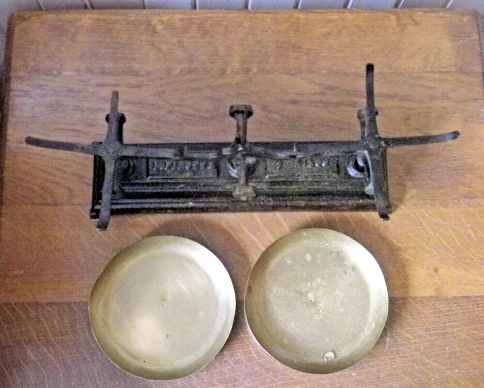 Balance ancienne fonte force 1 Kg gravée L. Pirotte plateaux cuivre Monogr. PT - Photo 3/4