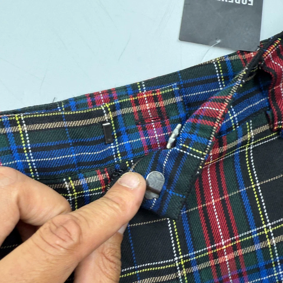 Pantalones cargo Forever 21 para mujer a cuadros talla M negros rojos azules poliéster calce relajado Foto 3 de 4