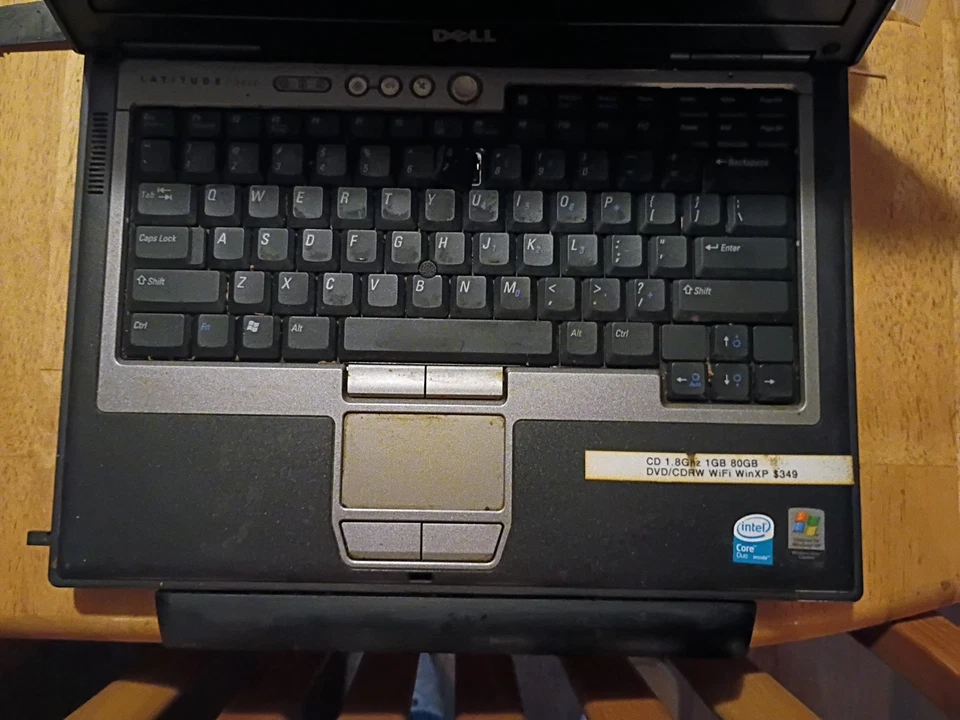 Dell Latitude 14in. (60GB, 1.83GHz, 1GB) Notebook/Laptop - Gray - D620 - Image 3 of 4