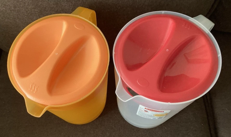 Jarras de plástico Rubbermaid (DOS) - 1 gal. 1 Rojo (Nuevo) 1 Naranja - DE COLECCIÓN Foto 3 de 4