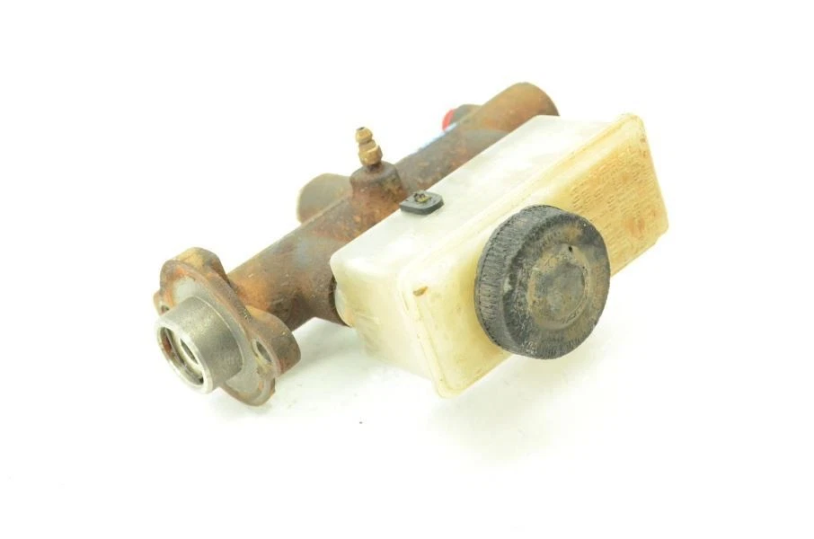 Cilindro maestro de freno Mazda Rx7 FB 1979-1980 Foto 3 de 4