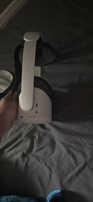 Quest 2 128GB Virtual Reality Headset With Controllers and case