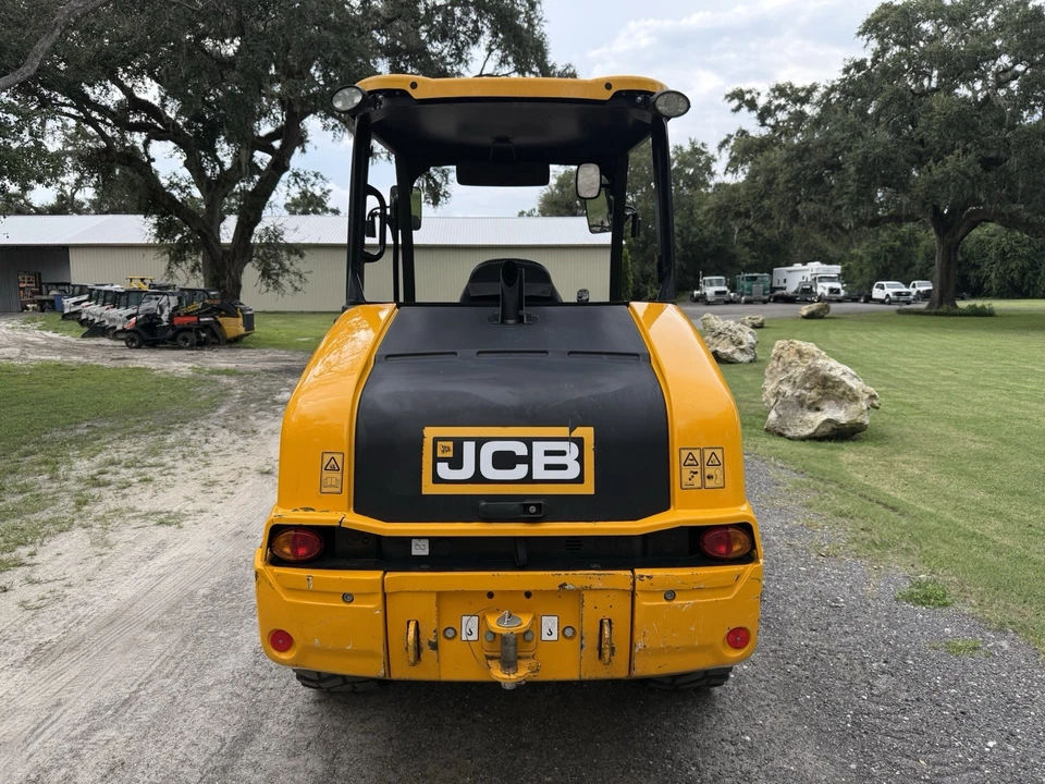 CARGADORA DE RUEDAS ARTICULADA JCB 407 2024 - ACOPLADOR ESTILO BOBCAT - ¡BAJO GARANTÍA!! Foto 4 de 4