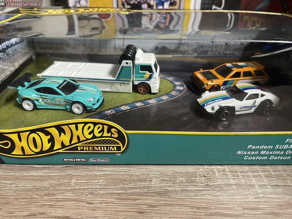 Hot Wheels Diorama Fleet Street Pandem Subaru BRZ, Nissan Maxima