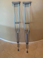 Aluminum Crutches Adjustable regular Adult 5  2  to 5  10  Capacity 300 LB
