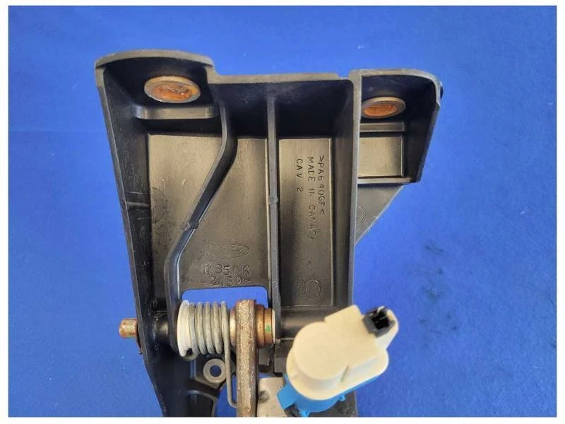 Ford Mustang GT 2006 4,6 L convertible pedal de freno jaula caja 2542 Foto 2 de 4