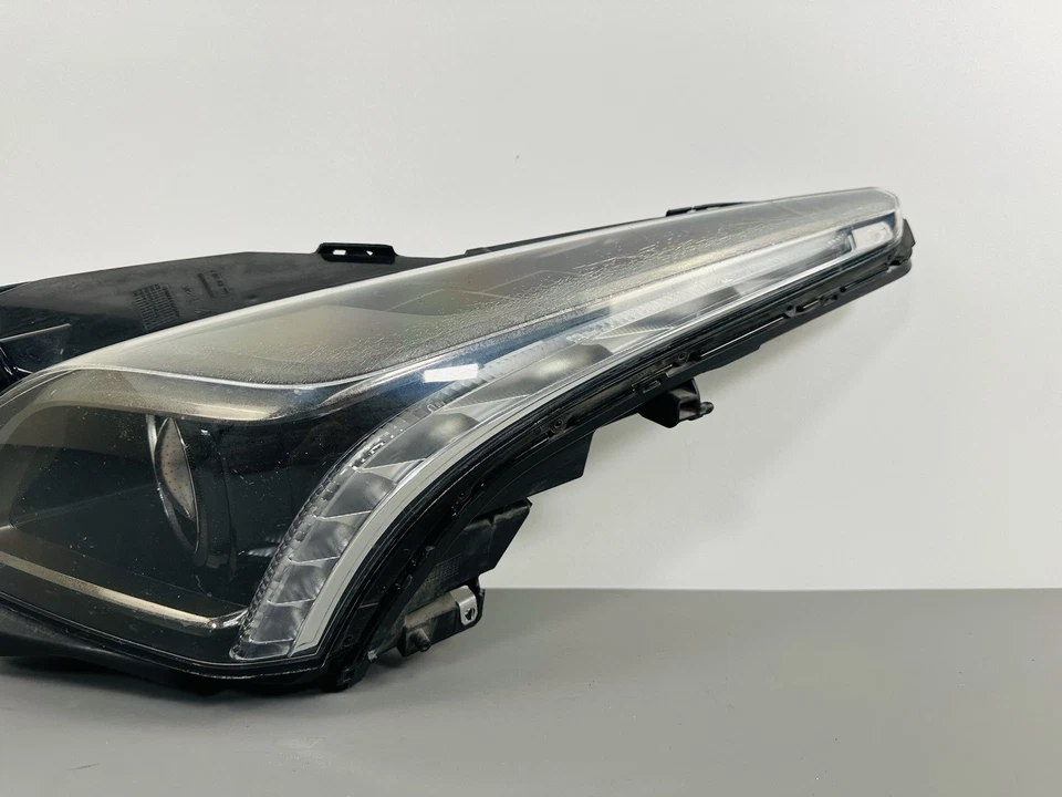 2015-2019 Cadillac (CTS-V) Headlight Xenon HID LH Left Driver Side OEM - Image 2 of 4