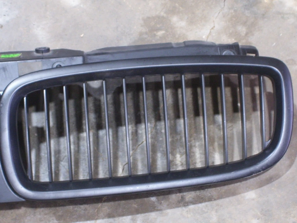 OEM 2002 BMW 745i front hood kidney grille matte black Foto 3 de 4