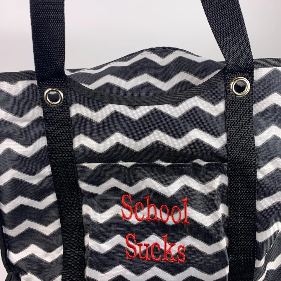 Bolso Organizador Thirty-One 31 Todo el Día Negro Chevron Rojo Bordado Escuela Sucks Foto 3 de 4