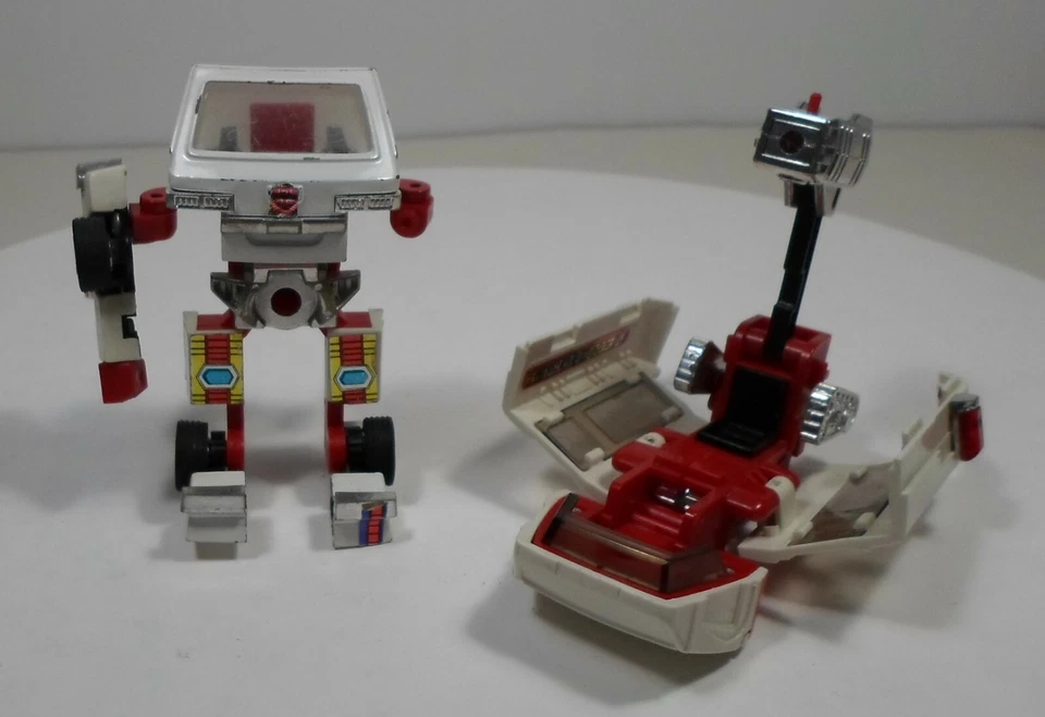 HASBRO 1984 TRANSFORMERS G1 AUTOBOT RATCHET ROBOT FIGURE FOR PARTS - Image 2 of 4