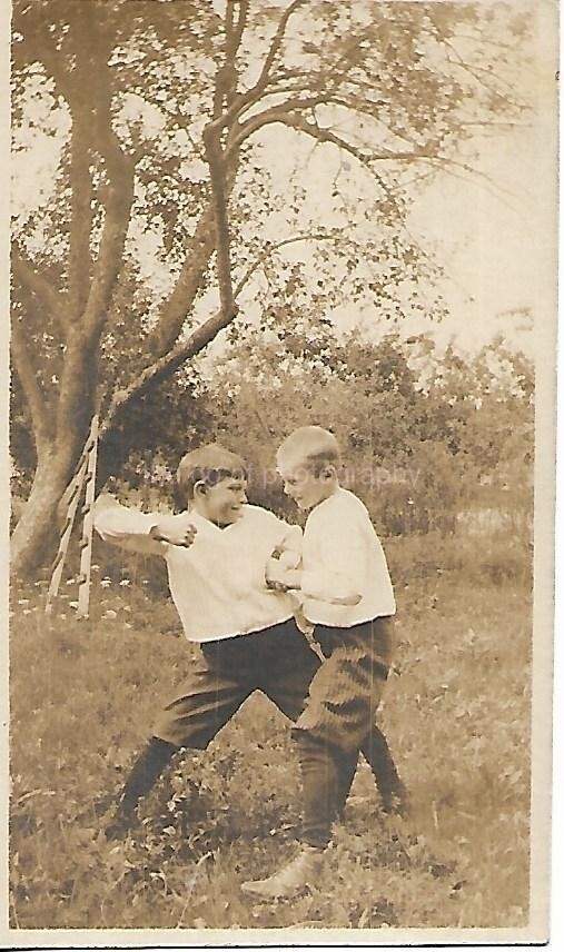 FOUND FAMILY PHOTOGRAPH Black  + White VINTAGE Original  410 45 H