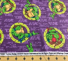 TMNT 2016 Turtle Badge tela de franela púrpura vendida por yarda #2686