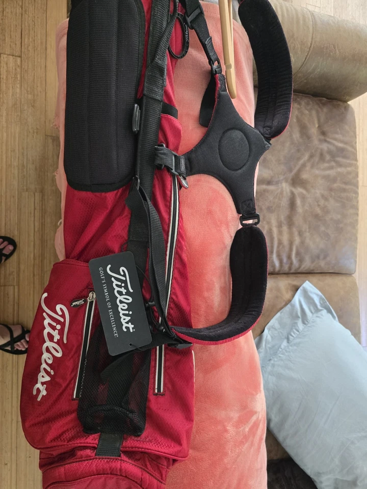 Titleist Carry Golf Bag 2-way Devider, Red & Black, Gently Used - Image 4 of 4