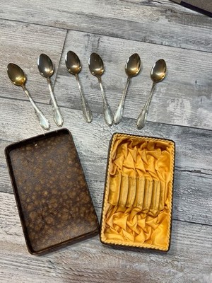 sehr alte , ganz filigrane Dessert Löffel in Original Etui