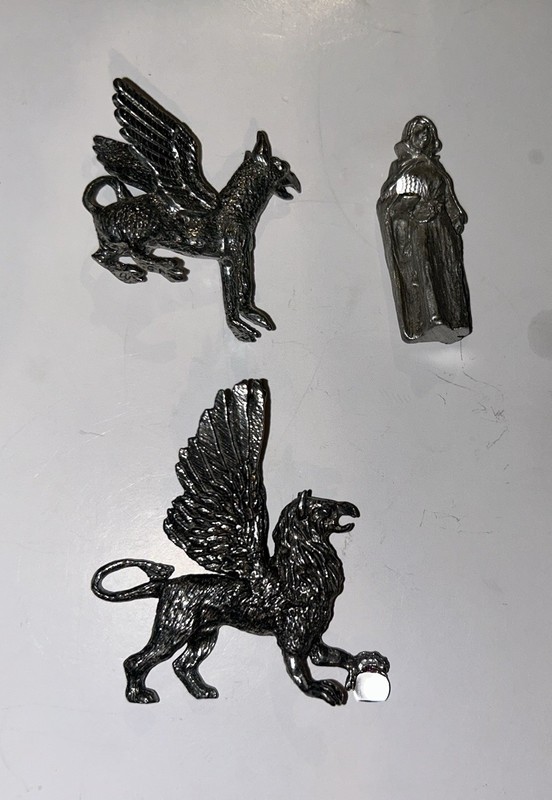 Medieval sorceress witch, woman with crystal, 2 griffins 1/32 scale white metal