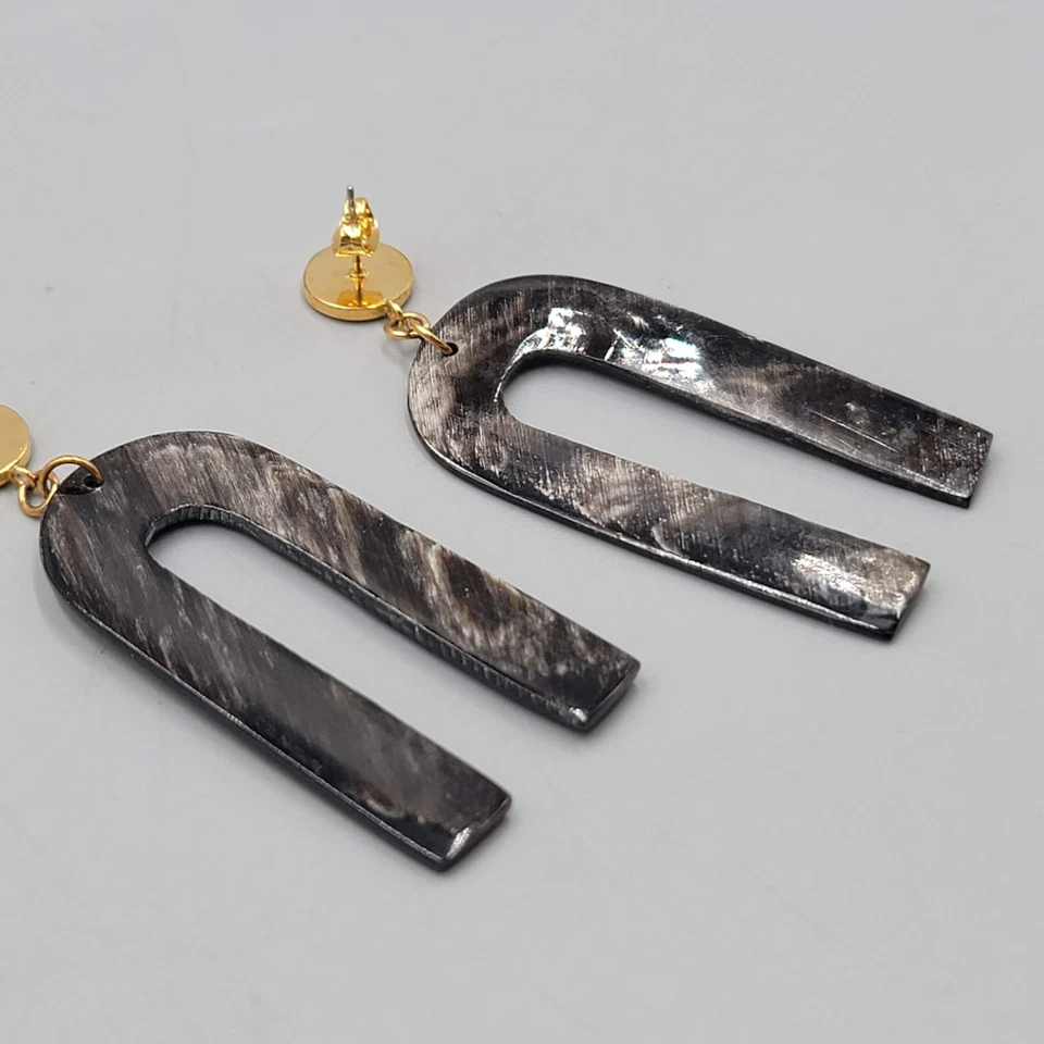 Pendientes perforados tallados con cuerno llamativo tono dorado colgantes 2,5 pulgadas Foto 4 de 4