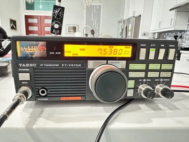 ●YAESU FT-747GX 100W CWフィルタ・FMユニット ゴム足付 YAESU FT-747GX トランシーバー YAESU FT-747GX 1.8MHz-30MHz 100W