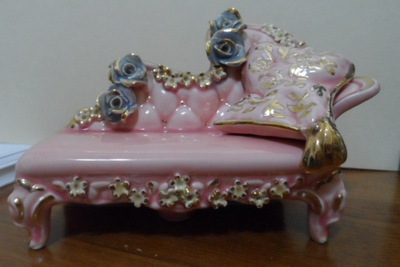 Vintage Ceramic Miniature Pink Victorian/Baroque Chaise Lounge with Cusion