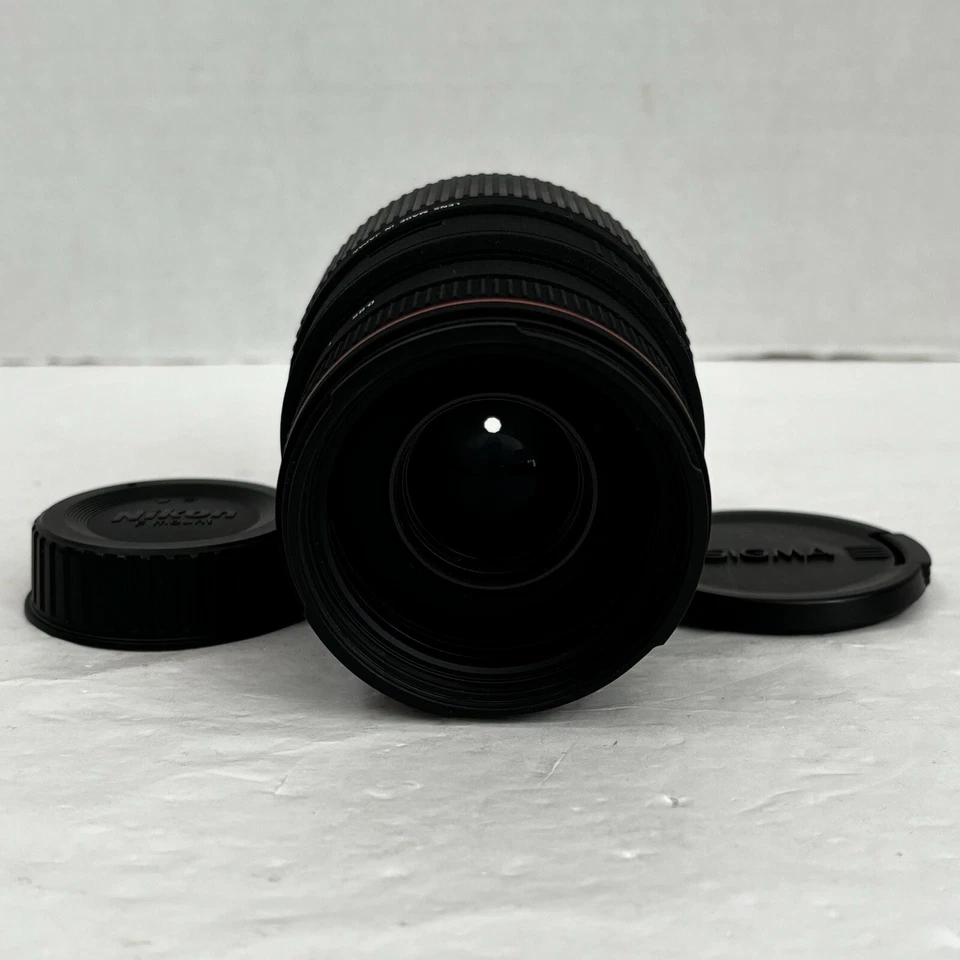 Sigma 70-300mm D f/4-5.6 APO DG Macro Super II Lens with Hood and Case Tested - Image 2 of 4