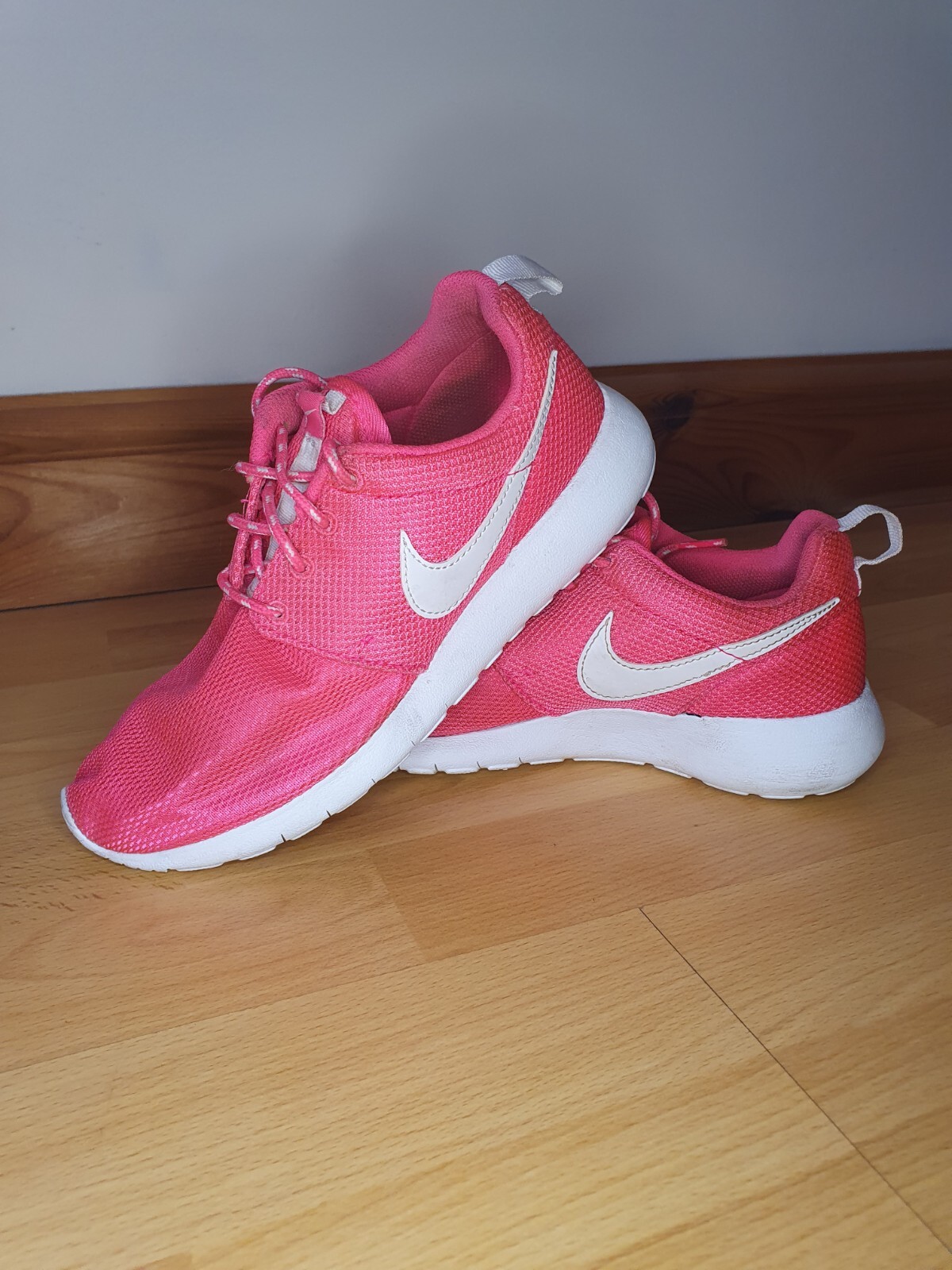 Nike Roshe One Womens Running Trainers Pink and White Size 4 EU Size 36.5 |  eBay