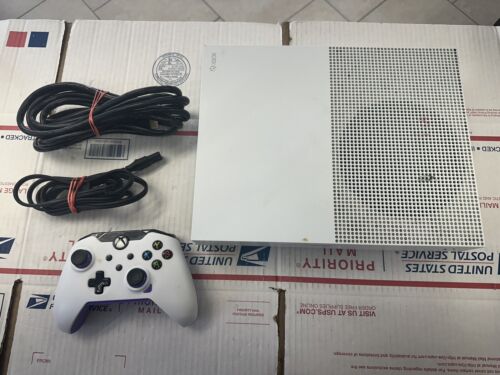 Microsoft Xbox One S 500GB Console - Model 1681 - White  - Photo 1 sur 12