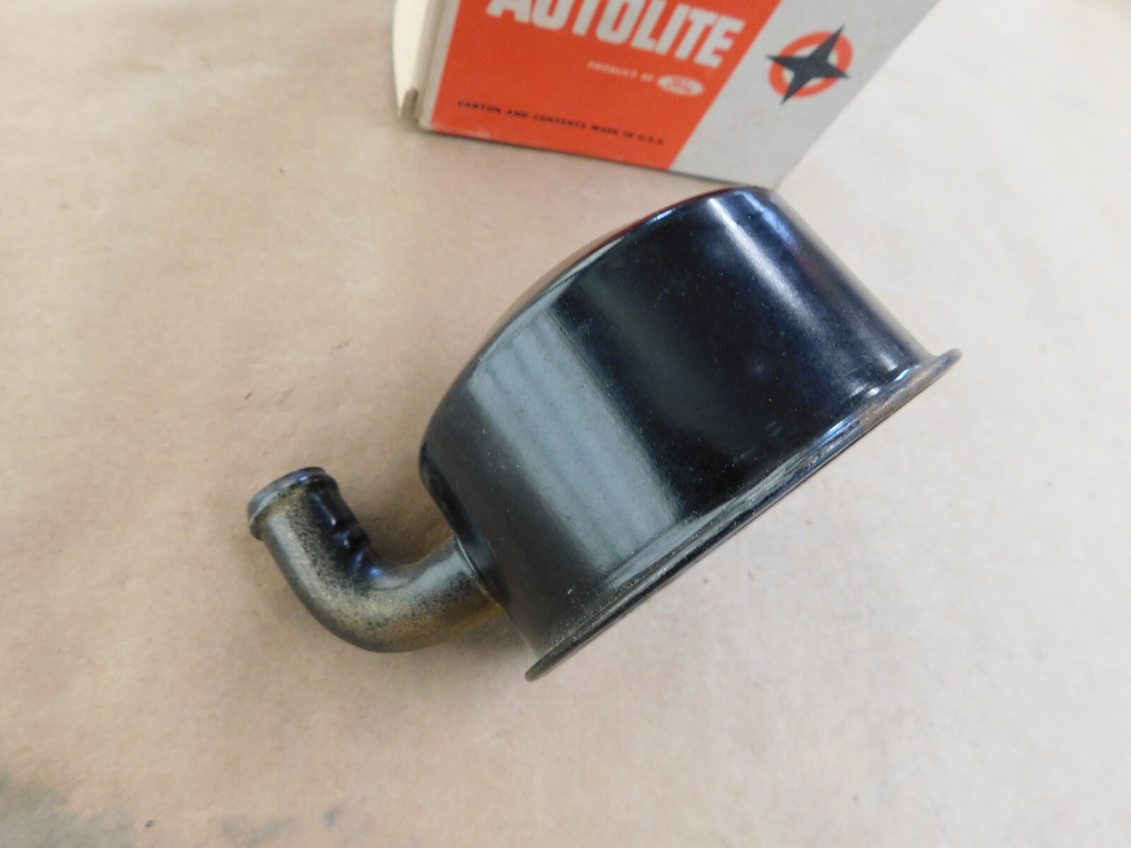 NOS OEM Ford 1964 Push On Oil Cap Truck Galaxie Mustang 1965 1966 1967