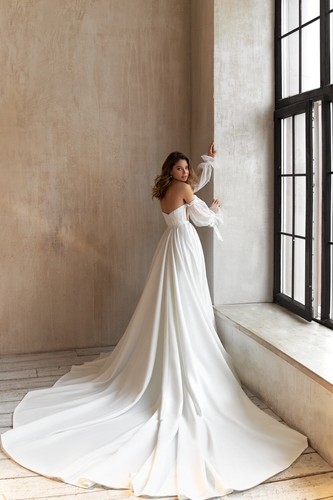 Brand new Eva Lendel Josie bridal gown Size 2 equivalent (EU36)