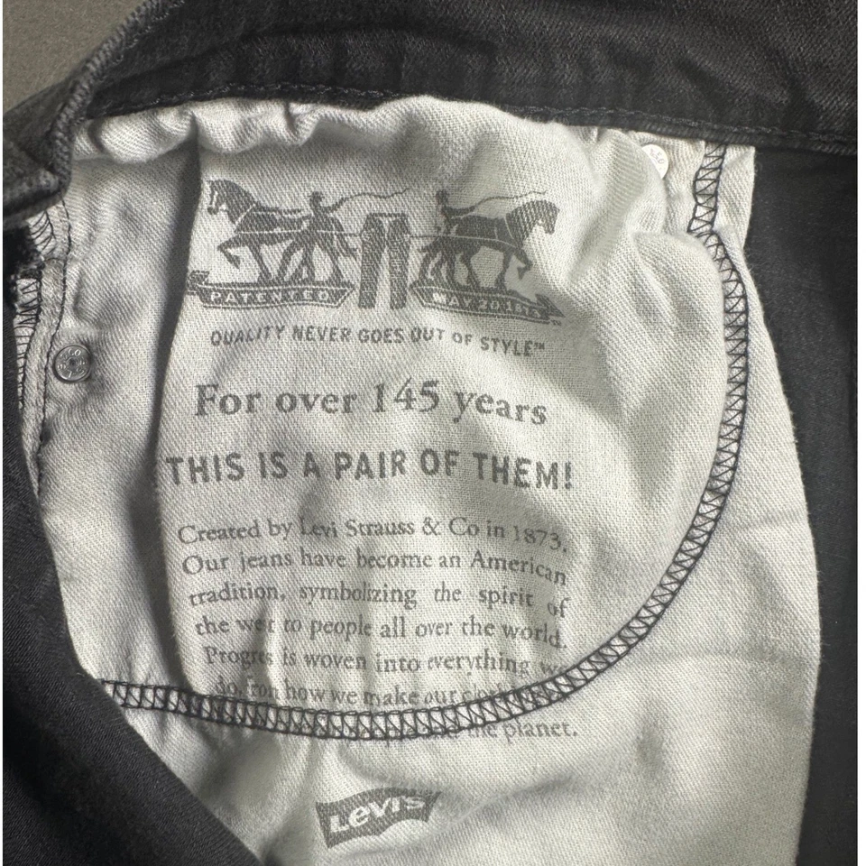 Pantalones de mezclilla Levi's 559 relajados de pierna recta negros grises para hombre talla 36x30 Foto 4 de 4