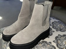 Marc Fisher Pull On Suede Chelsea Boots Womens Size 9 Grey Mint Cond