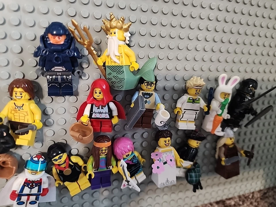 LEGO Series 7 Minifigures 8831 Almost Complete Set Of 15 (2012)  - Image 4 of 4