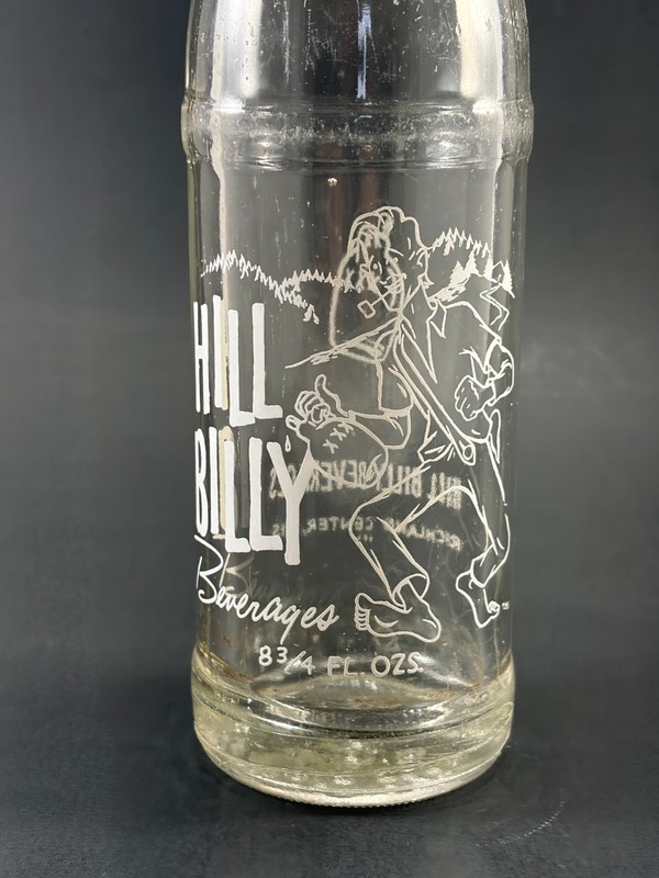 HILL BILLY 8-3/4oz Soda Pop ACL Bottle RICHLAND CENTER WI WISCONSIN