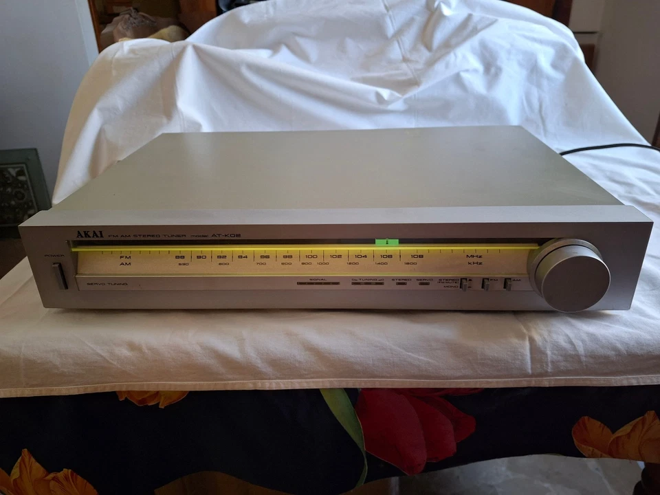 AKAI Stereo Tuner AT-K02. Ausgezeichneter und voll funktionsfähiger Zustand - Bild 3 von 4