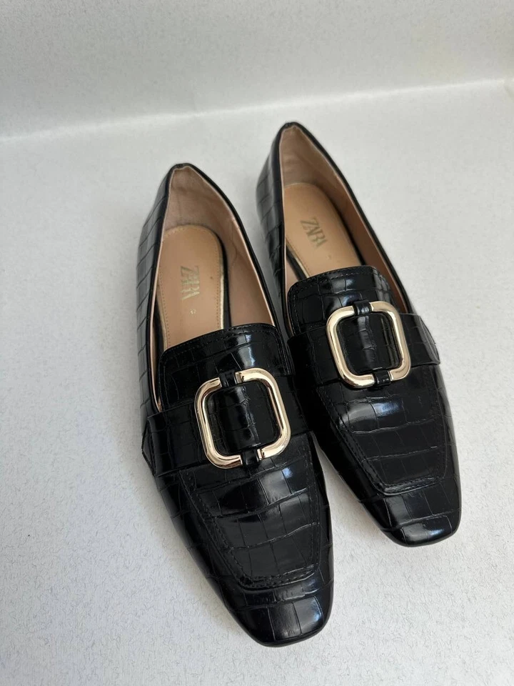Zapatos mocasines planos ZARA para mujer negros cocodrilo en relieve punta semi puntiaguda 37 Foto 2 de 4