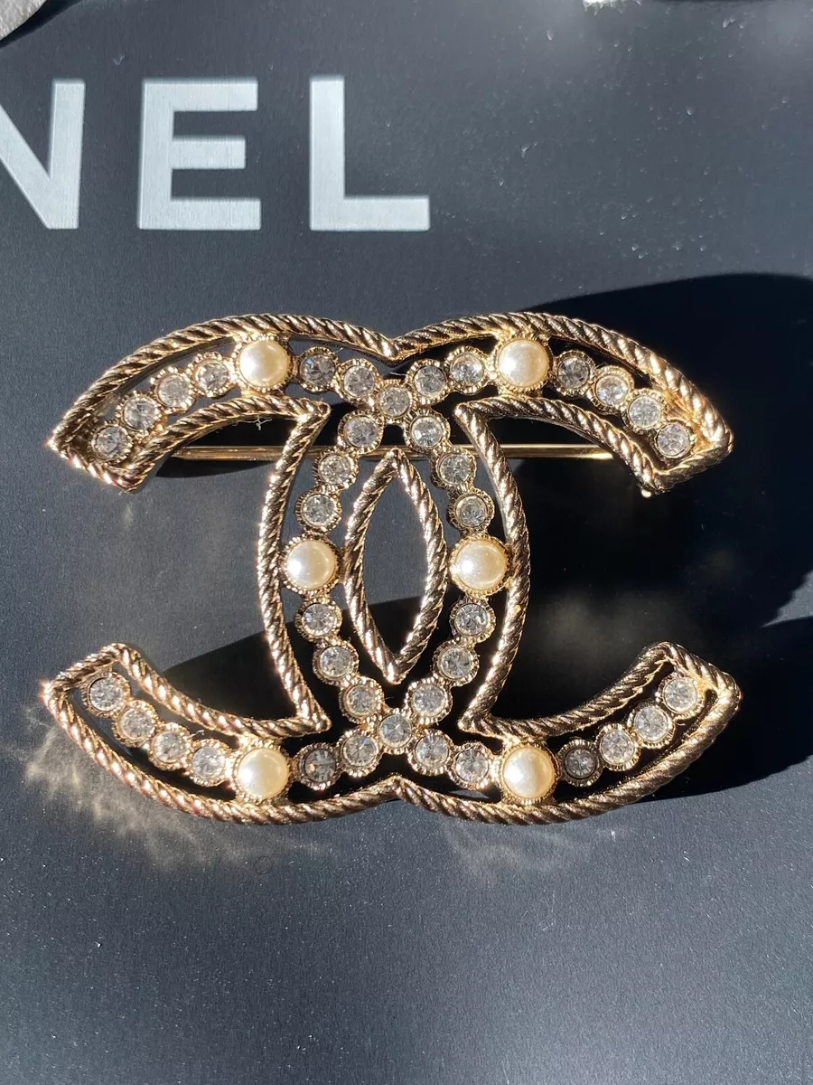 CHANEL, Jewelry, Chanel Pearl Classic Brooch Gold Cc Logo Pin