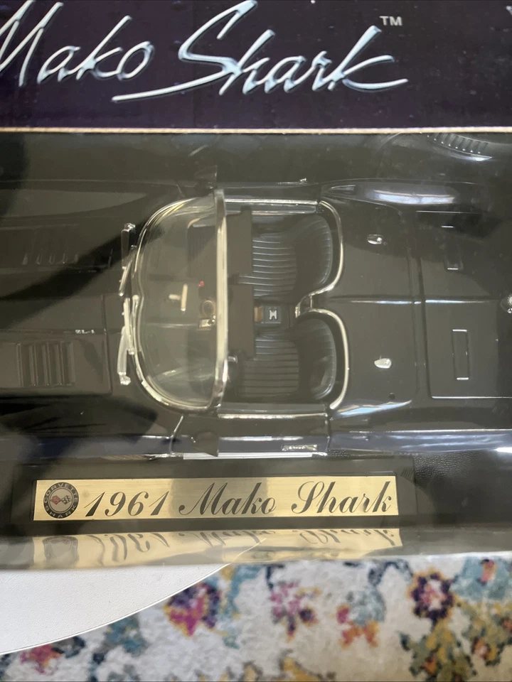 Motor Max 1961 Chevrolet Corvette Mako Shark Concept 1:18 Premium Die-Cast - Image 2 of 4