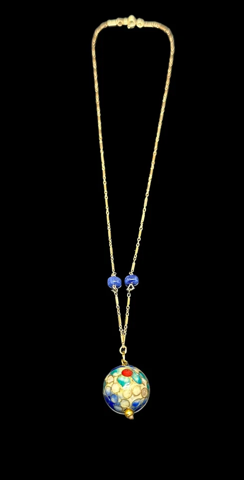 Collar de cadena vintage con colgante de bola floral esmaltada Cloisonné relleno de oro de 12 quilates Foto 3 de 4