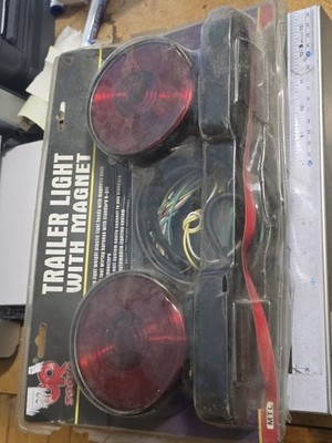 New Genuine Aftermarket 0133721 Trailer Light w/Magnet