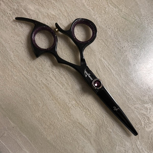 Shark Fin Monarch Shears 5.5-inches Right Handed Non Swivel