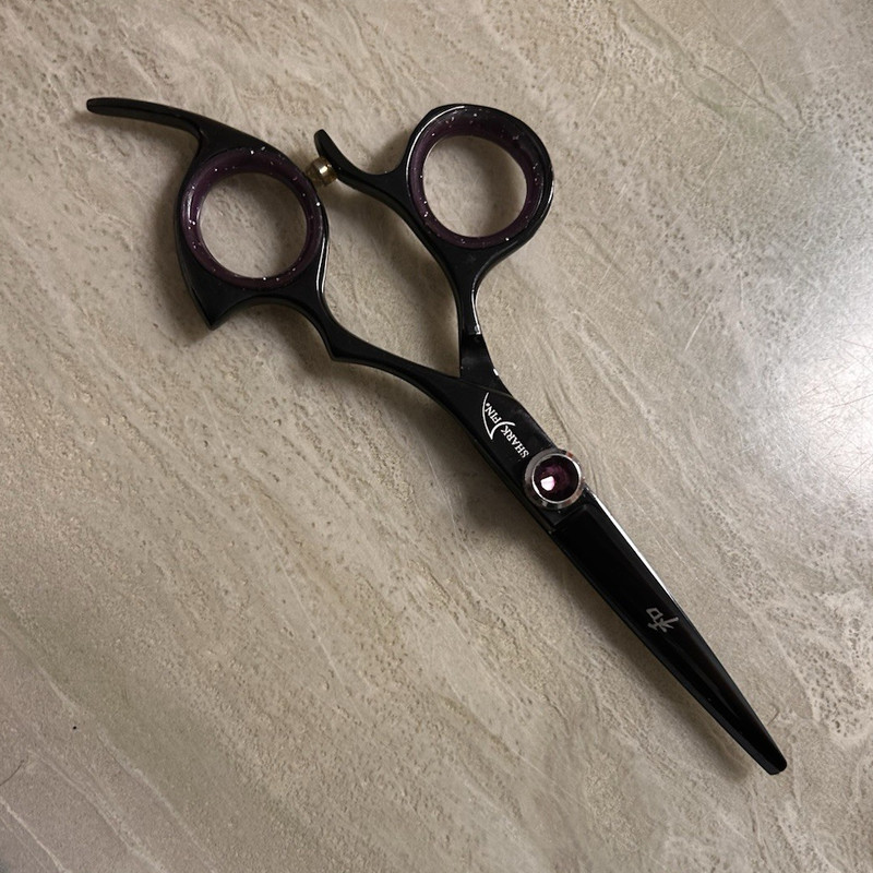 Shark Fin Monarch Shears 5.5-inches Right Handed Non Swivel