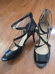 Nine West Size 9 Black Leather Peep Toe Crosscross Straps Heels Pumps Mesh Zip
