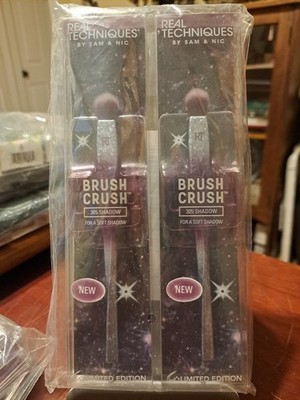2 Real Techniques Brush Crush For a Soft Shadow Limited Edition No. 305