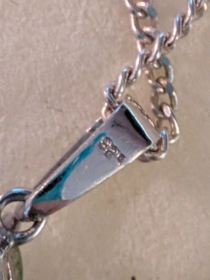 925 Silver Chain With Cluster Pendant Of Peridot Gemstones - Image 4 of 4