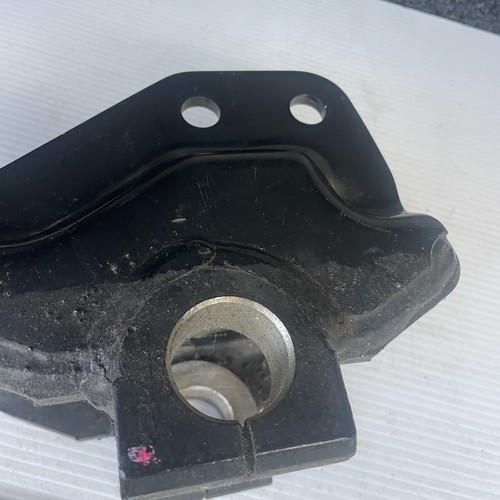 1533521520 Genuine Isuzu Truck Front Spring Bracket NOS - Picture 5 of 6