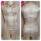 New VTG Victoria's Secret Lace Bra/ Panty Set Size 34C/sm 🤍