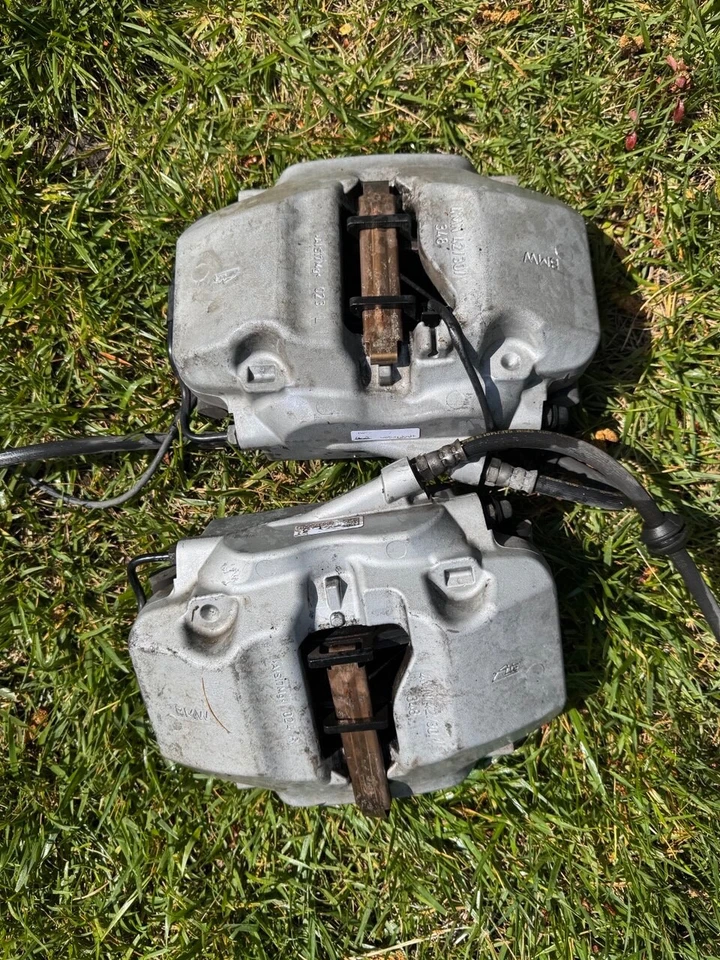 2019 - 2023 OEM BMW X5 G05 FRONT DISC BRAKES SET: CALIPERS, ROTORS, PADS - Image 3 of 4